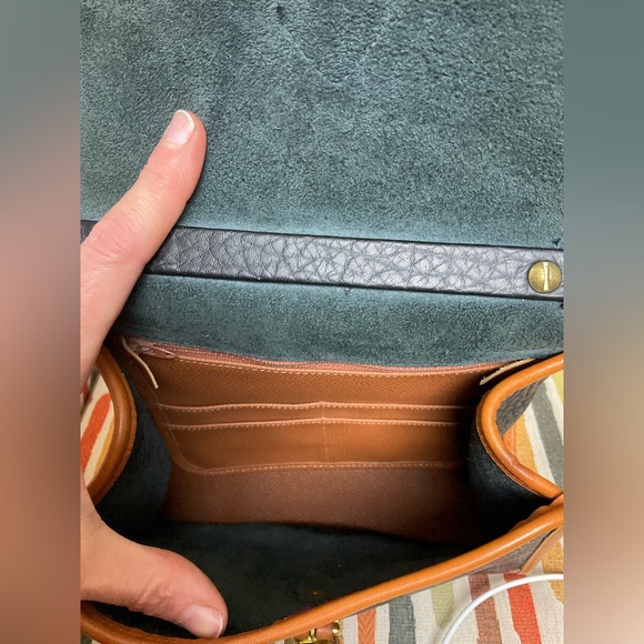 🚨SALE Vintage Dooney & Bourke Black/Tan Small Carpet/Handle Bag. PRICE FINAL - Picture 8 of 15